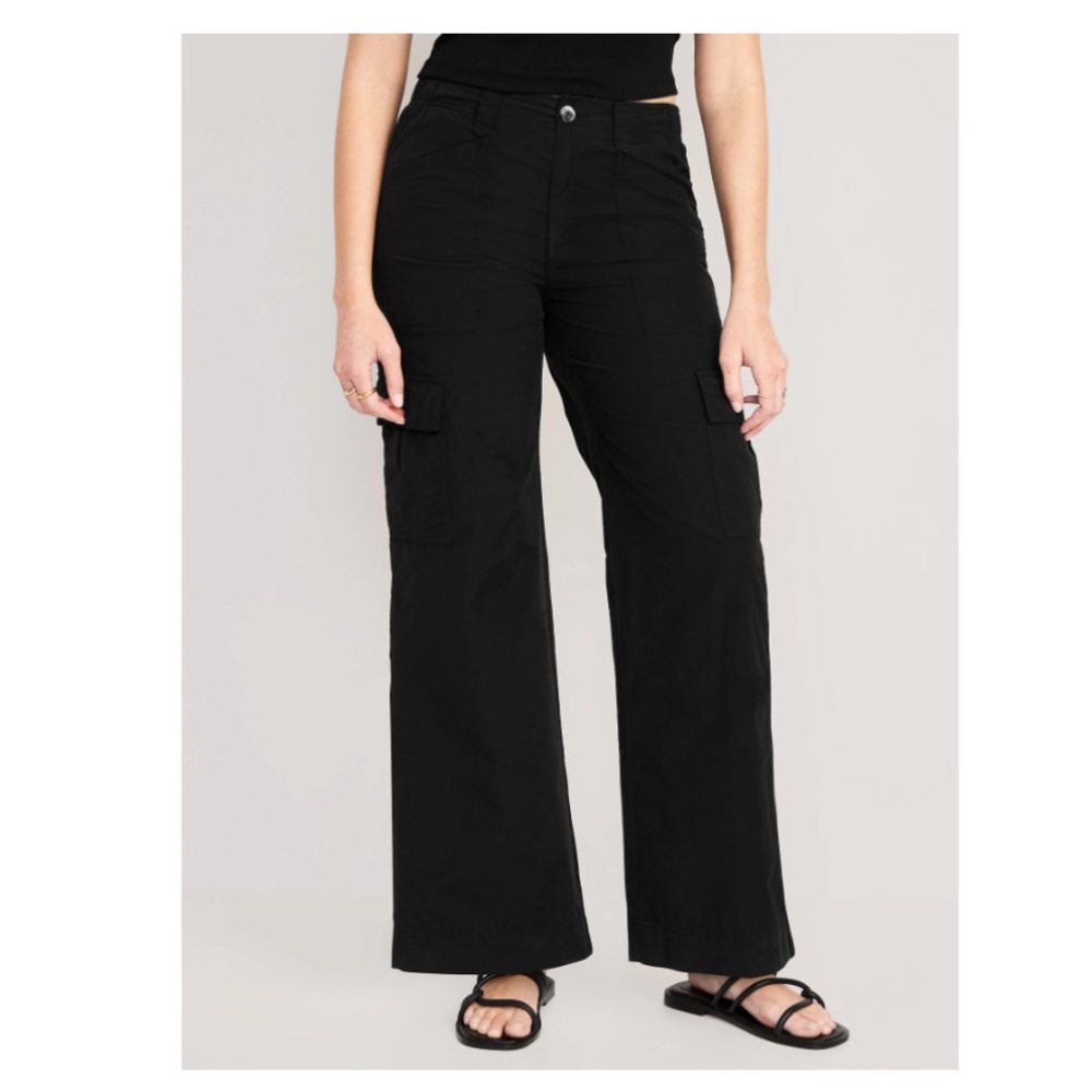 Mid rise Cargo Pants NWT Medium